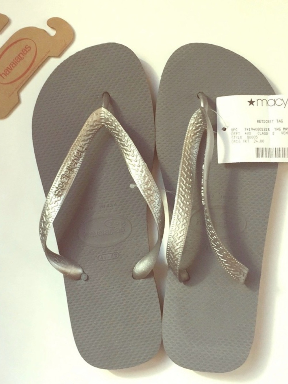 New with tags havaianas Brasil flip flops Silver. Women’s 11 or men’s 9